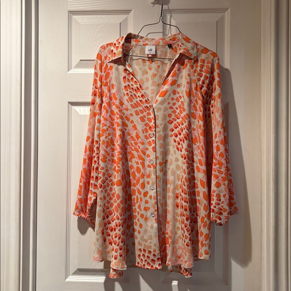 Cabi- Size Medium - Go-To Blouse